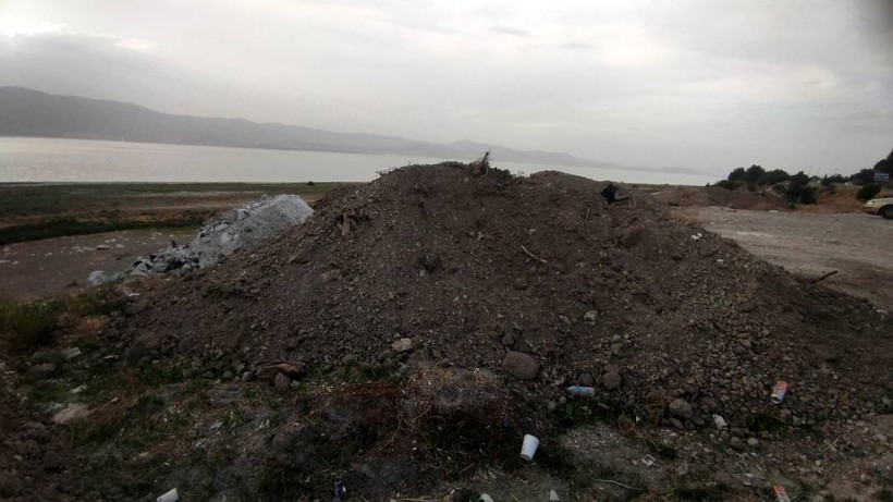 Burdur Gölü kenarına hafriyat ve atık döküldü - Resim: 3